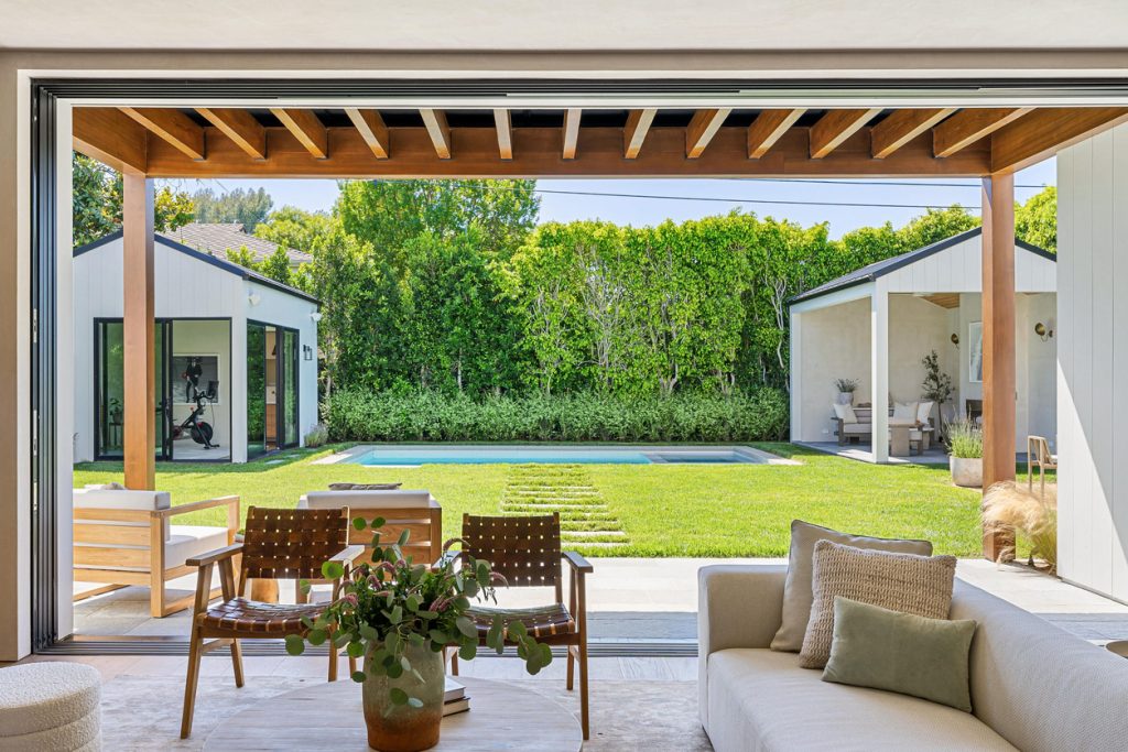seamless indoor-outdoor living spaces for washington spring season
